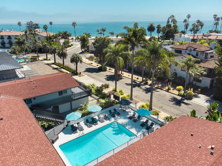 Pacific Crest Hotel, steps from East Beach in Santa Barbara